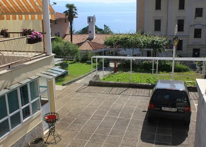 With A Parking Space Lovran, Opatija - 7808 Lovran